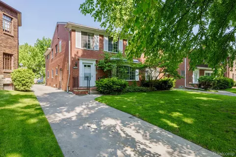930 Trombley Rd, Grosse Pointe Park, MI 48230