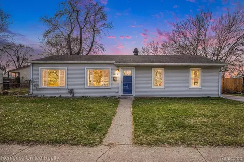 6224 Marcy St, Green Oak, MI 48116