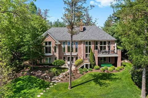 5278 Arbor Bay Dr, Genoa, MI 48116