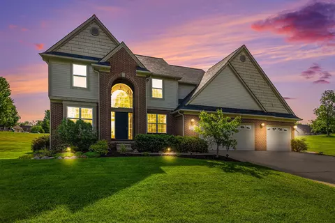 7401 Olympic Dr, White Lake, MI 48383