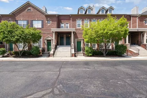29399 Glen Oaks Blvd E, Farmington Hills, MI 48334