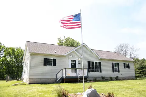 9307 Sober Rd, Conway, MI 48836