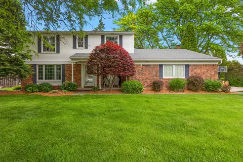 5394 Hertford Dr, Troy, MI 48085