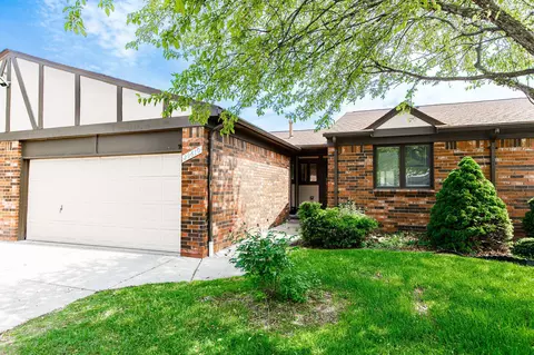 29670 Beech Nut Dr, Warren, MI 48092