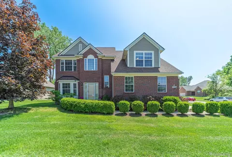1569 Gilsam Ave, Rochester Hills, MI 48309