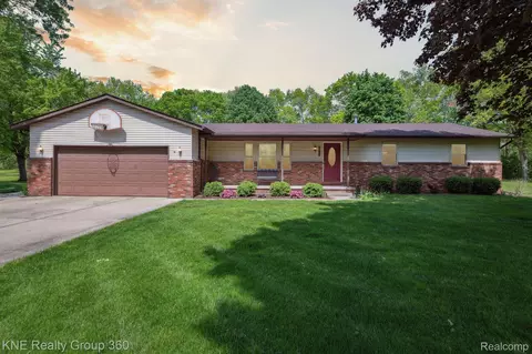 2899 Russell Dr, Genoa, MI 48843