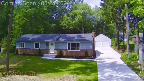 1375 Wren St, Wixom, MI 48393