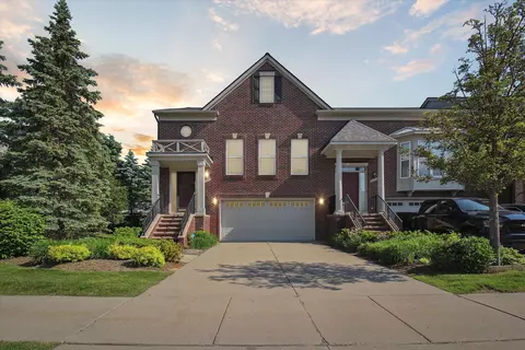 947 Sandalwood Dr, Troy, MI 48085