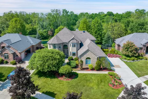 47051 Hidden River Cir N, Canton, MI 48188