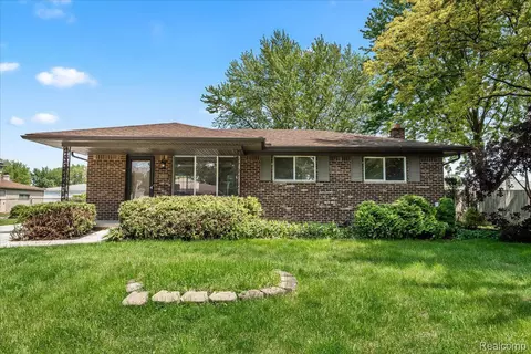 40328 Harmon Dr, Sterling Heights, MI 48310