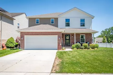 1642 Greenway Dr, Ypsilanti, MI 48198