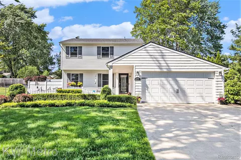 3726 Raintree, Wixom, MI 48393
