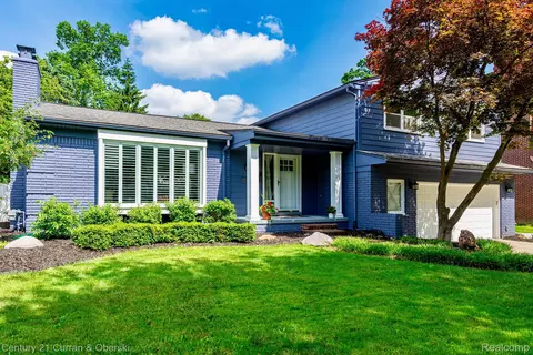 895 S Glenhurst Dr, Birmingham, MI 48009
