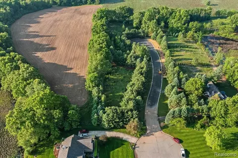 01 Prince Edward Dr, Howell, MI 48843