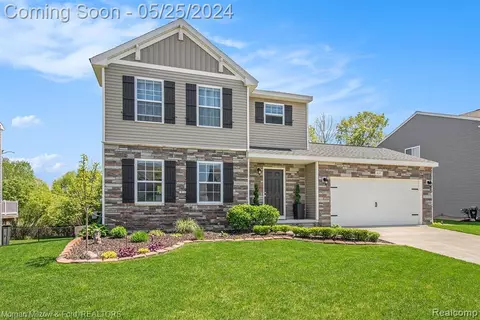 637 Autumn Valley Dr, Ortonville, MI 48462
