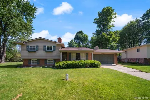 2058 Kingswood Dr, Flint, MI 48507