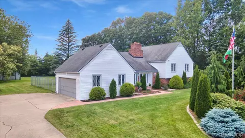 24350 Arsenal Rd, Flat Rock, MI 48134