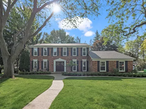 1018 Great Oaks Blvd, Rochester, MI 48307