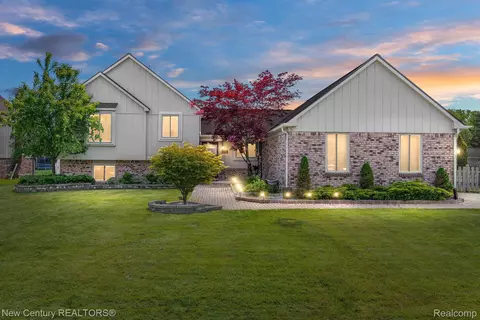 40560 Malvern Dr, Sterling Heights, MI 48310