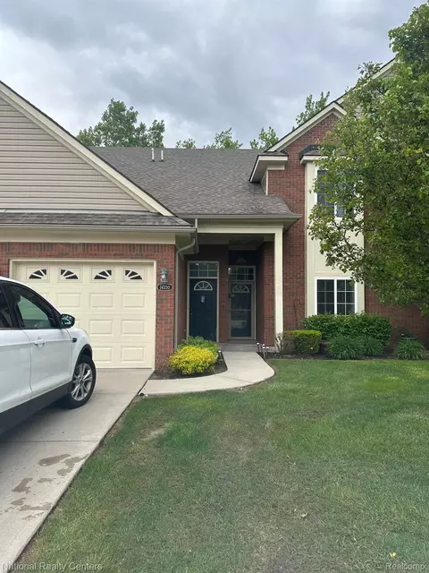 14330 Shadywood Dr, Sterling Heights, MI 48312