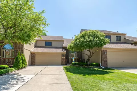 2163 Rochelle Park Dr, Rochester Hills, MI 48309