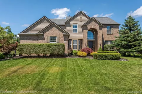 48934 Freestone Dr, Northville, MI 48168