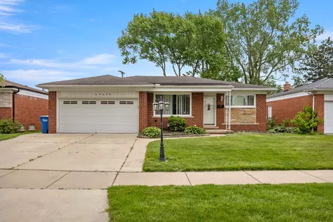 29576 Dover Ave, Warren, MI 48088