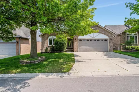36314 Appaloosa Crt Ct, Clinton Township, MI 48035