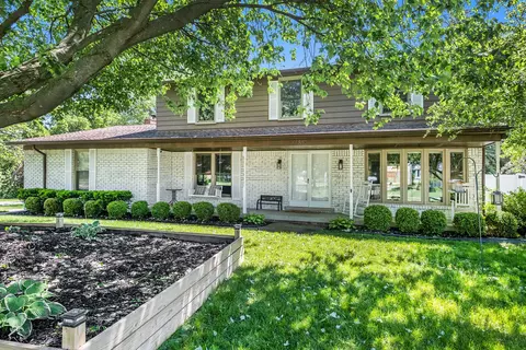 55852 Sandy Ln, Shelby Township, MI 48316