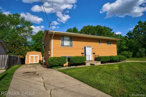 943 Bradley Ave, Flint, MI 48503