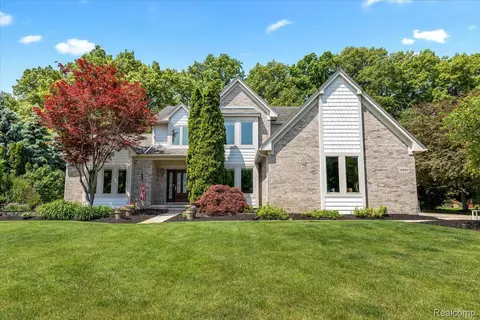 12036 Brooke Crt Ct, Green Oak, MI 48178