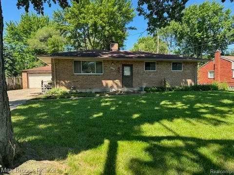 37051 Ilene St, Clinton Township, MI 48036
