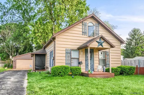 207 Darrow St, Clio, MI 48420