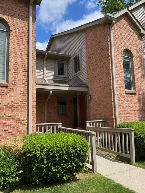 902 Ridge Crt Ct #122, Brighton, MI 48116