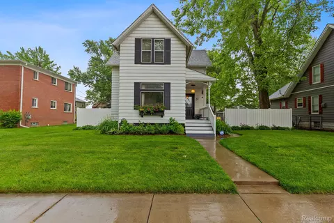 32 3rd St, Mount Clemens, MI 48043