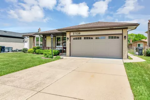 37120 Tericrest Dr, Sterling Heights, MI 48310