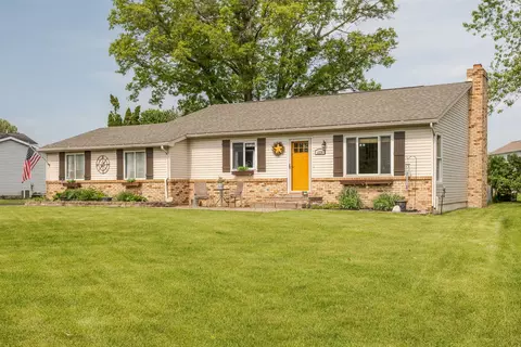 1236 Queens Dr, Oxford, MI 48371