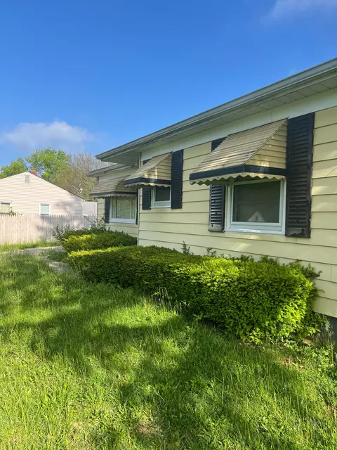 320 W Flint Park Blvd, Flint, MI 48505