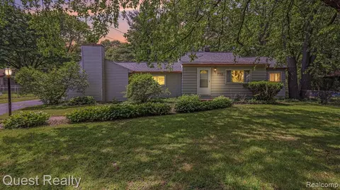 772 Merritt Ave, Lake Orion, MI 48362