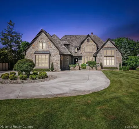 3538 Winterberry Dr, West Bloomfield, MI 48324