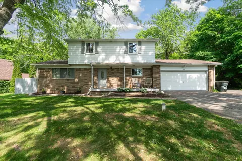 7353 Green Valley Dr, Grand Blanc, MI 48439