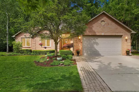 53682 Deerfield Ln, New Baltimore, MI 48047