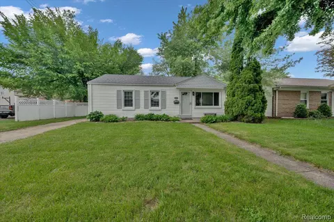 25107 Rosenbusch Blvd, Warren, MI 48089