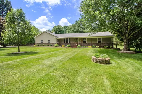 7400 Nicole Ln, Pinckney, MI 48169