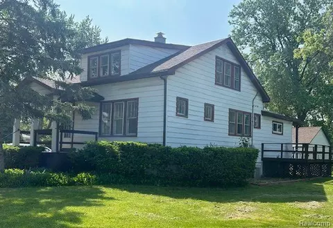 23605 Schomberg St, Taylor, MI 48180