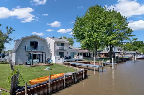 29405 Private Dr, Chesterfield, MI 48047