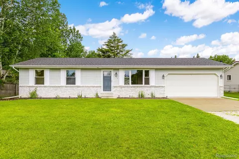 3145 Hidden Valley Dr, Port Huron, MI 48060