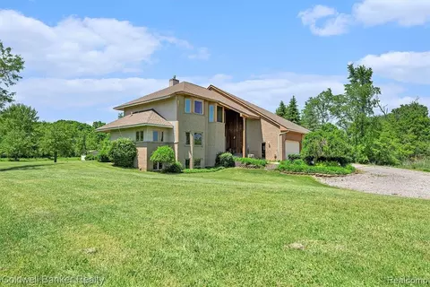 58455 Indian Trl, Ray, MI 48096
