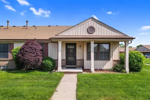 24476 Greenhill Rd, Warren, MI 48091