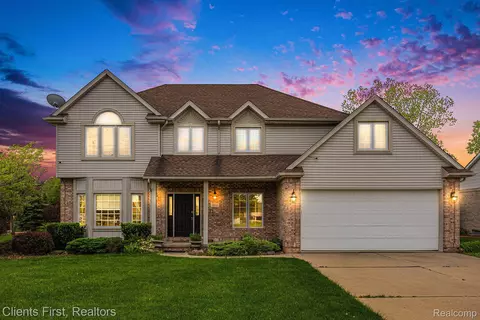 2813 W Country Ln, Monroe, MI 48162